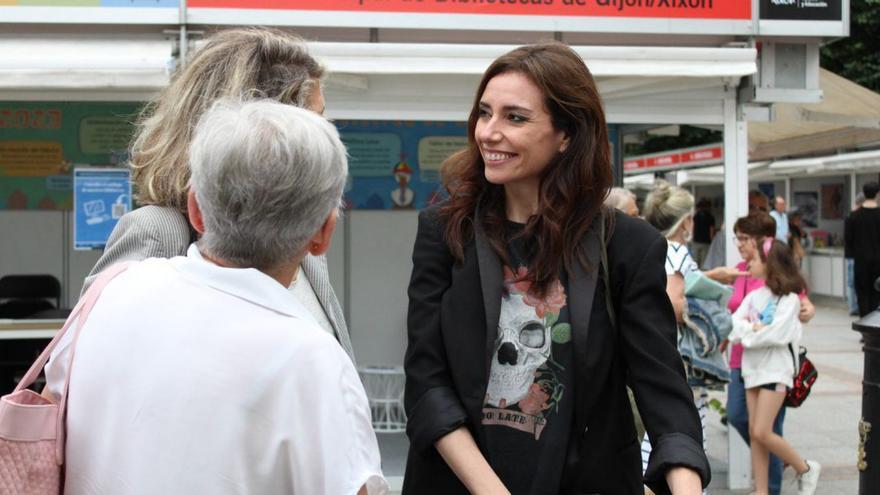 Marta Flich, presentadora de la próxima edición de &quot;Gran Hermano&quot;, de paseo por Gijón