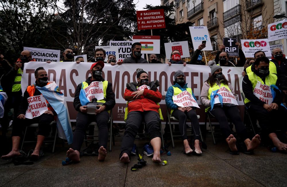 Los hosteleros se manifiestan en Madrid contra la situación del sector por la pandemia