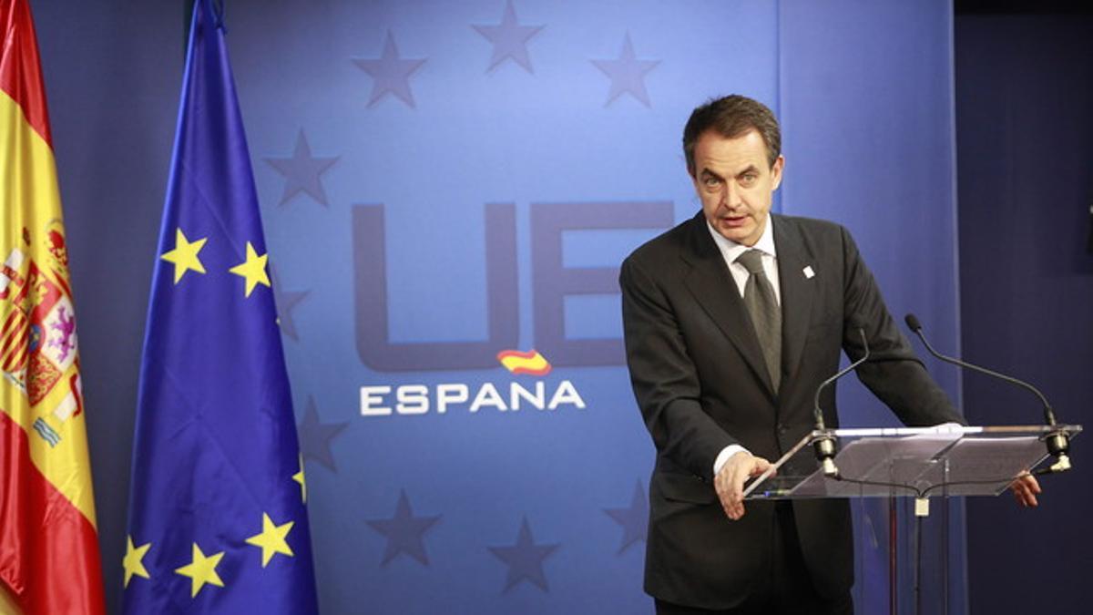 José Luis Rodríguez Zapatero, esta madrugada, en la rueda de prensa posterior a la cumbre de Bruselas.