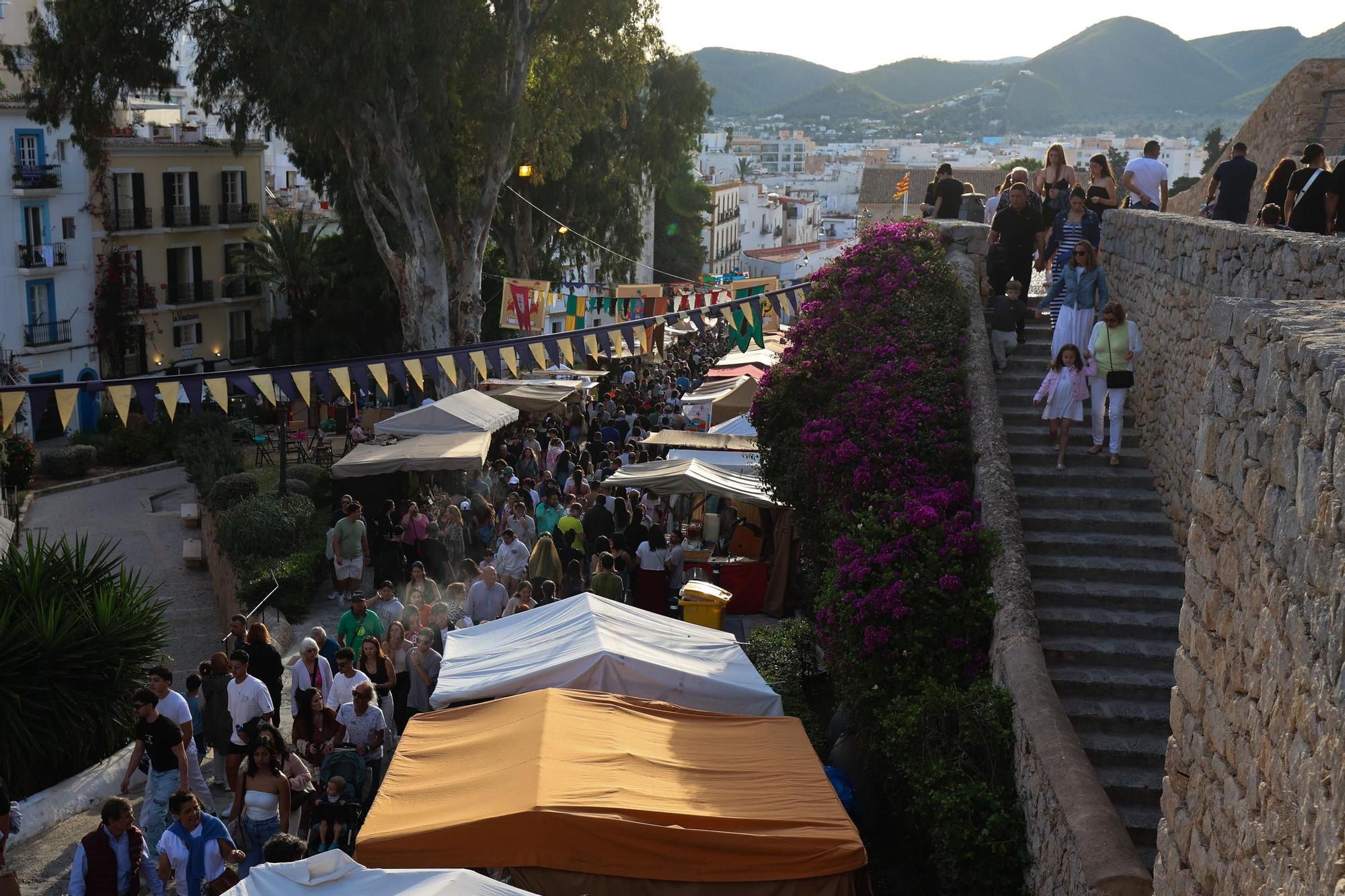 Compras de último día en la feria Eivissa Medieval