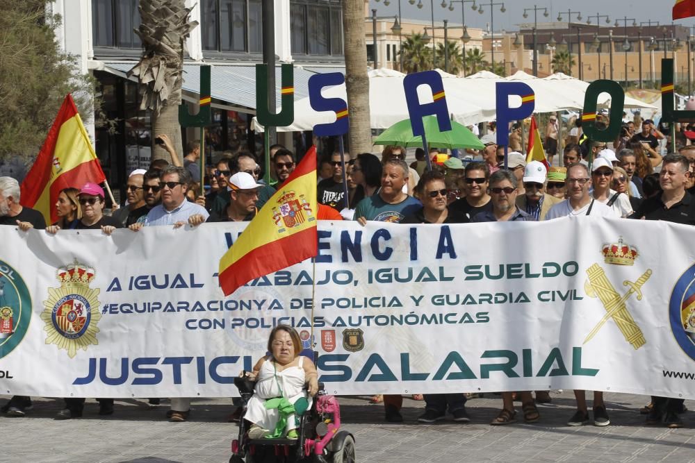 Protesta de Policías y guardias civiles en València