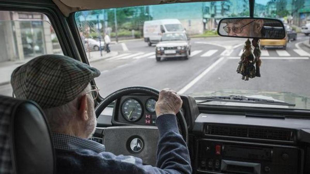 Los conductores mayores de 74 años alcanzan la cifra récord de 1,9 millones y tienen la tasa de siniestralidad más baja
