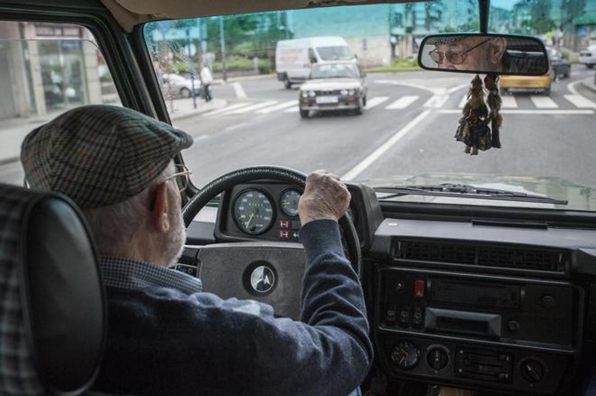 Los conductores mayores de 74 años alcanzan la cifra récord de 1,9 millones y tienen la tasa de siniestralidad más baja