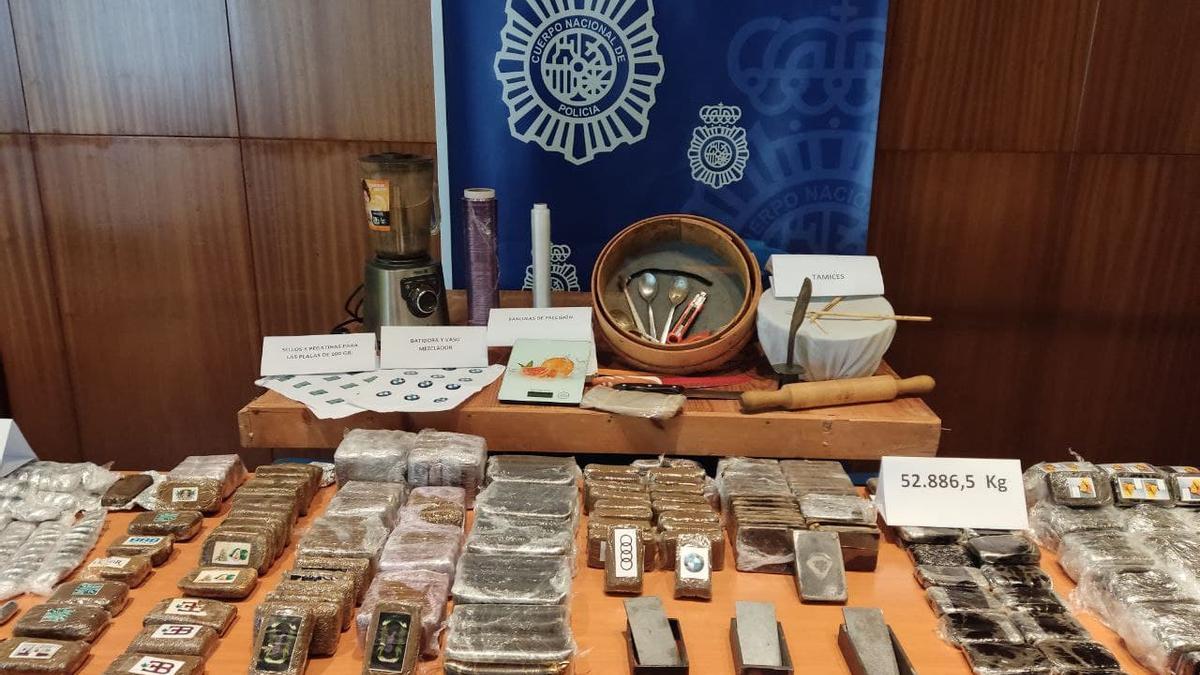 Material incautado por la Policía.
