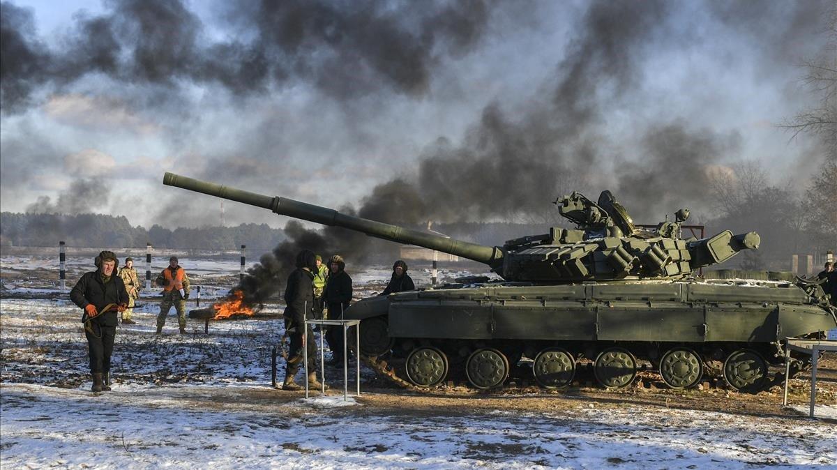 zentauroepp46057860 ukrainian servicemen attend a military training in chernihiv200727174143