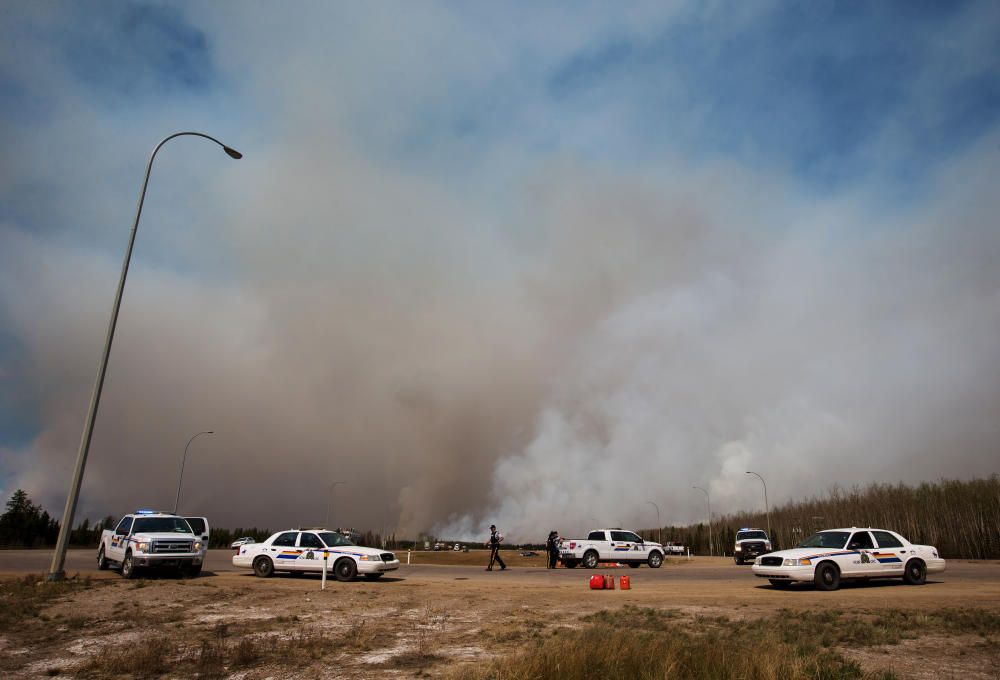 El incendio registrado en la localidad canadiense de Fort McMurray, en el estado de Alberta, ha destruido miles de hectáreas y de viviendas.