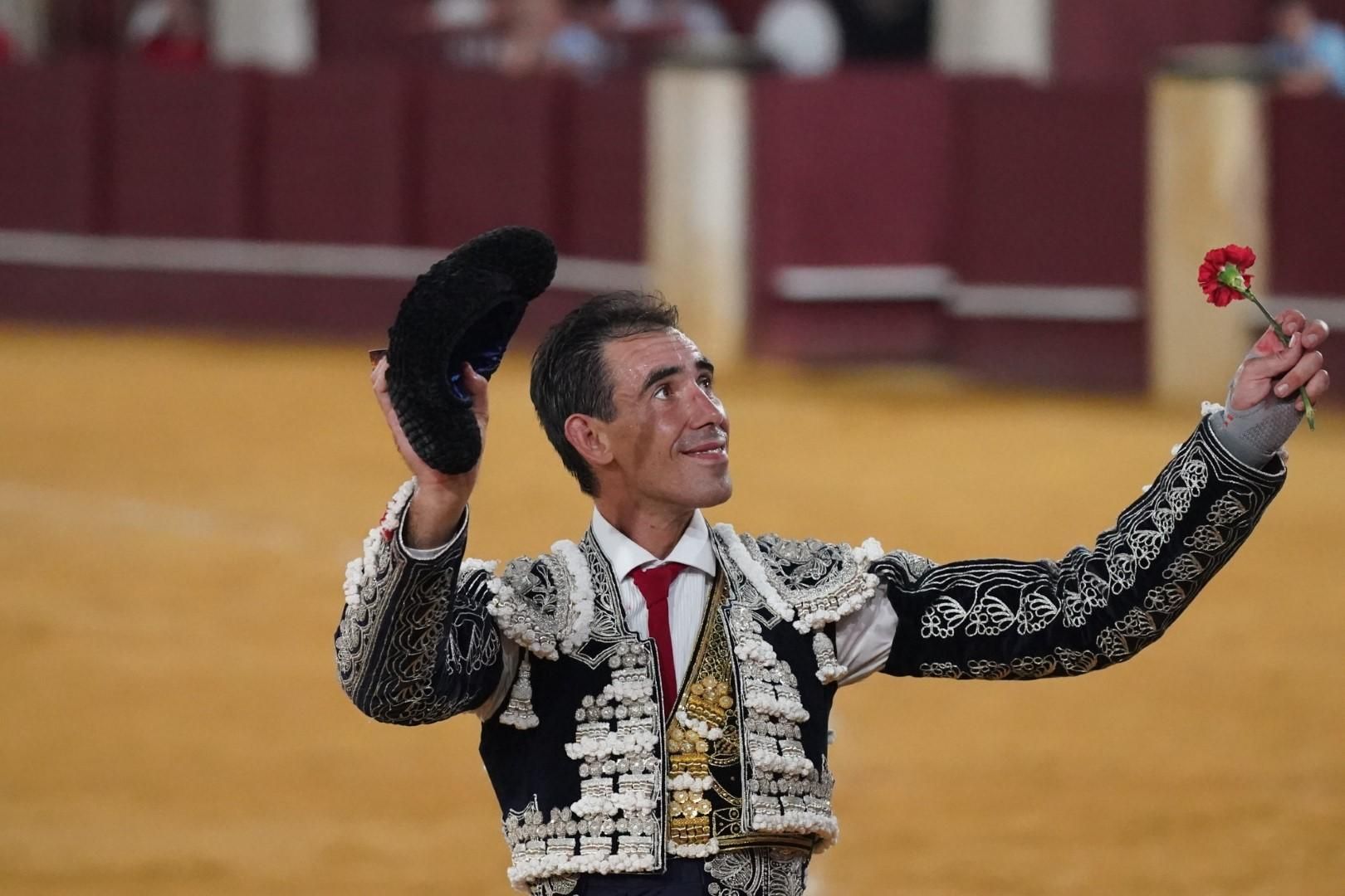 Toros en la Feria I Sexta corrida de abono y puerta grande de Roca Rey