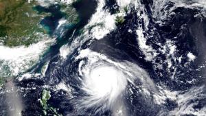 Japón, amenazada por un tifón histórico sin precedentes