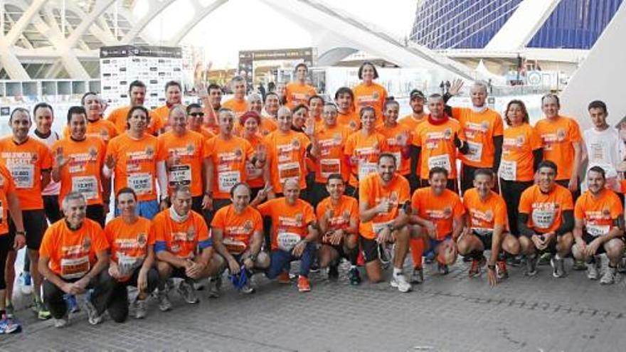 Los miembros del Valencia Basket Running Team y del Nosotras Deportistas posaron tras el Maratón y el 10K.