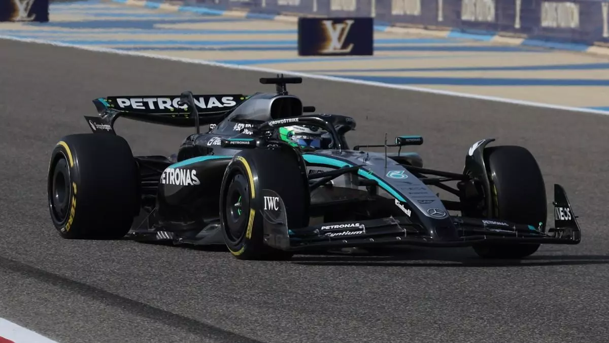 A Checo P谷rez le sale competencia: Nueva novia para Cadillac