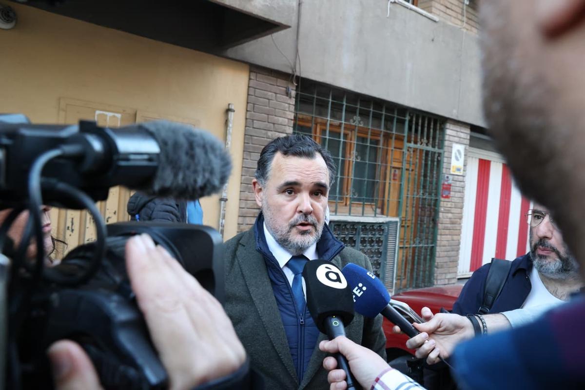 Así ha sido la salida de Carlos Baño de la comisaría de Alicante