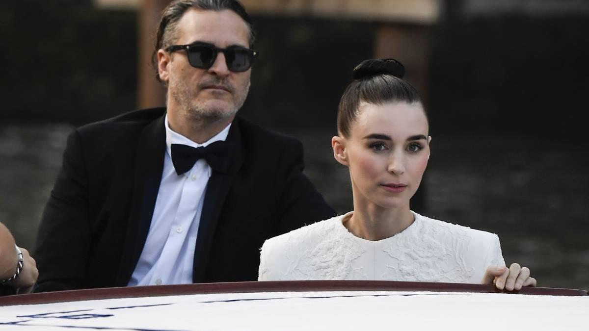 Todo lo que se sabe de la boda secreta de Joaquin Phoenix y Rooney Mara (que esperan su segundo hijo)