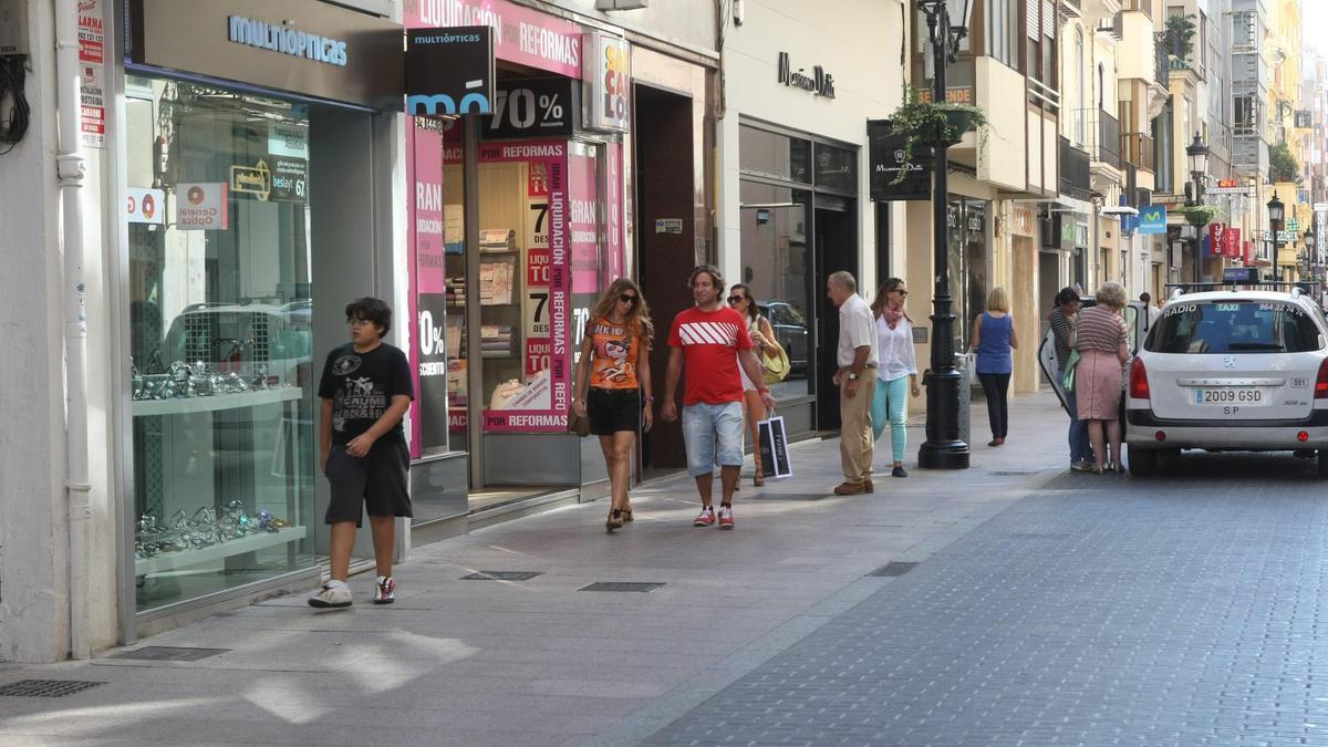 Imagen de archivo de la calle Enmedio de Castelló, una de las principales arterias comerciales de la ciudad.