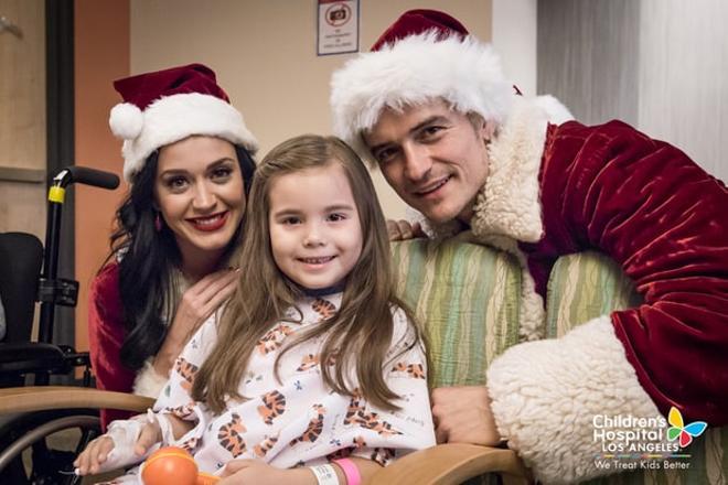 Orlando Bloom y Katy Perry visitan un hospital infantil 2