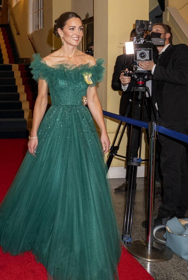 Kate Middleton con vestido verde de Jenny Packham