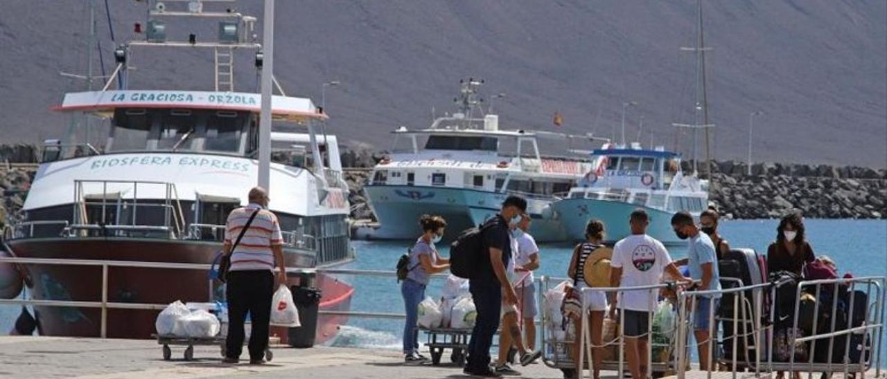 Explanada del Puerto de Caleta de Sebo, en La Graciosa.