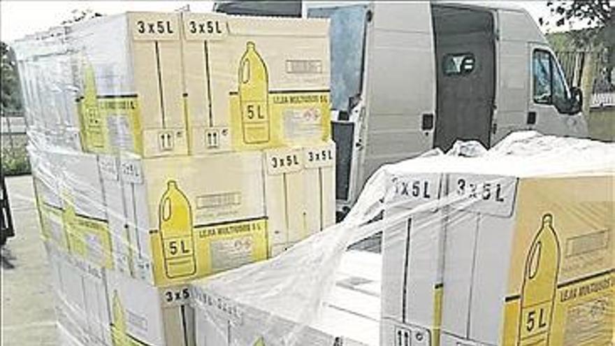 885 botellas de lejía de la A.VV. Cañada del Rabadán