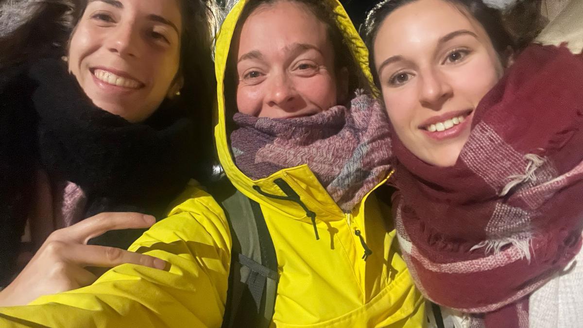 La oscense Nuria Mallada junto a sus amigas en Marrakech.