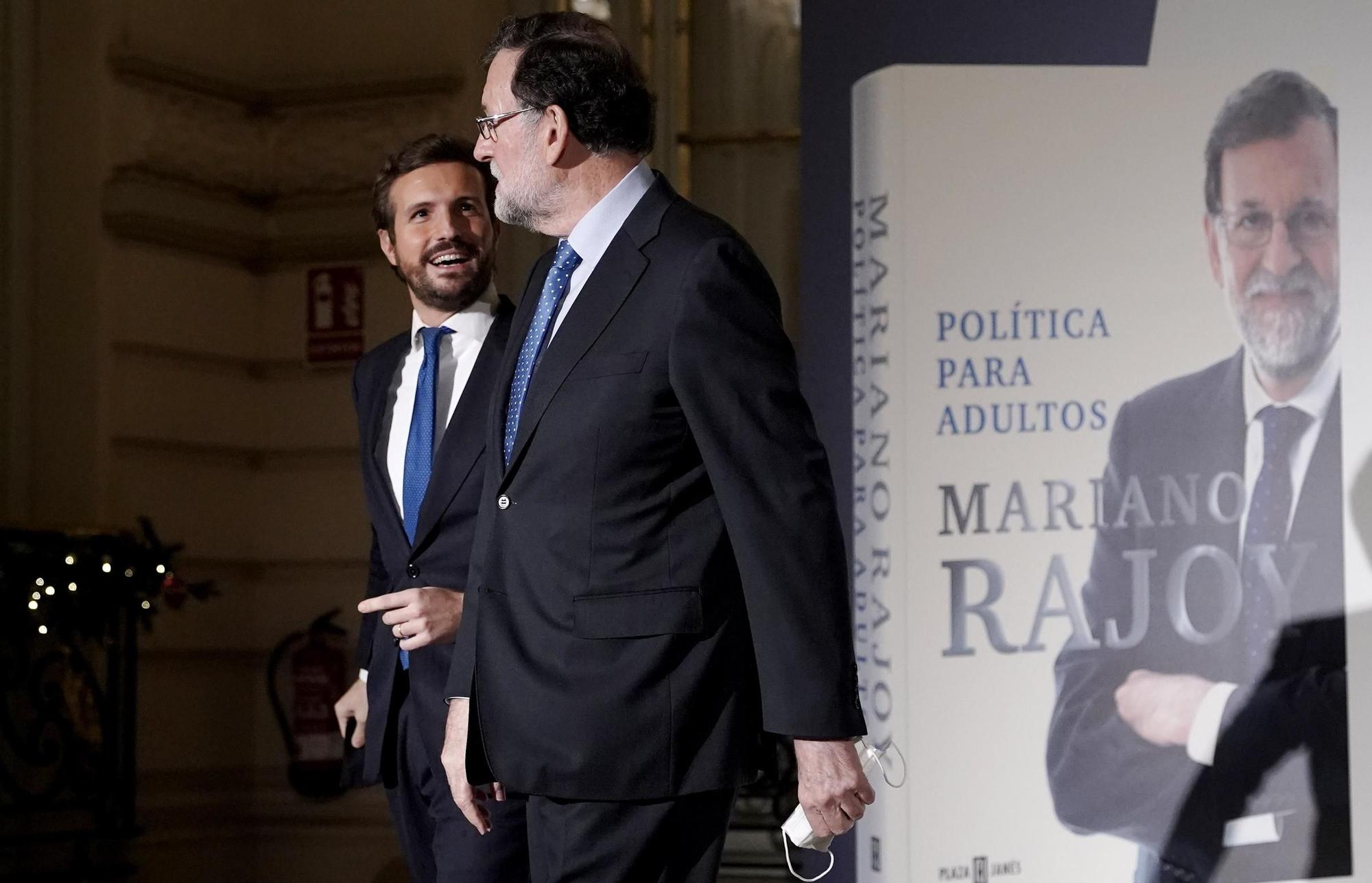 Pablo Casado e Isabel Díaz Ayuso, en la presentación del libro de Mariano Rajoy 'Política para adultos'