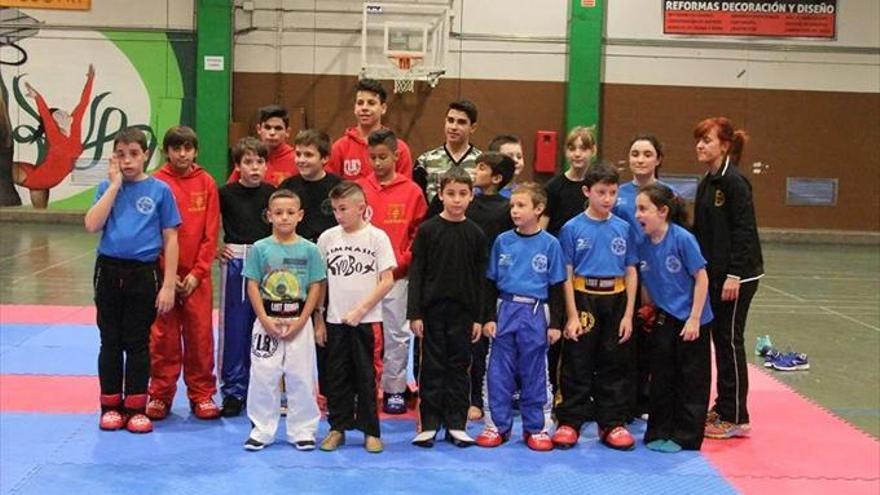 El CDE Full Contact Ejea participa en el Autonómico de Kickboxing