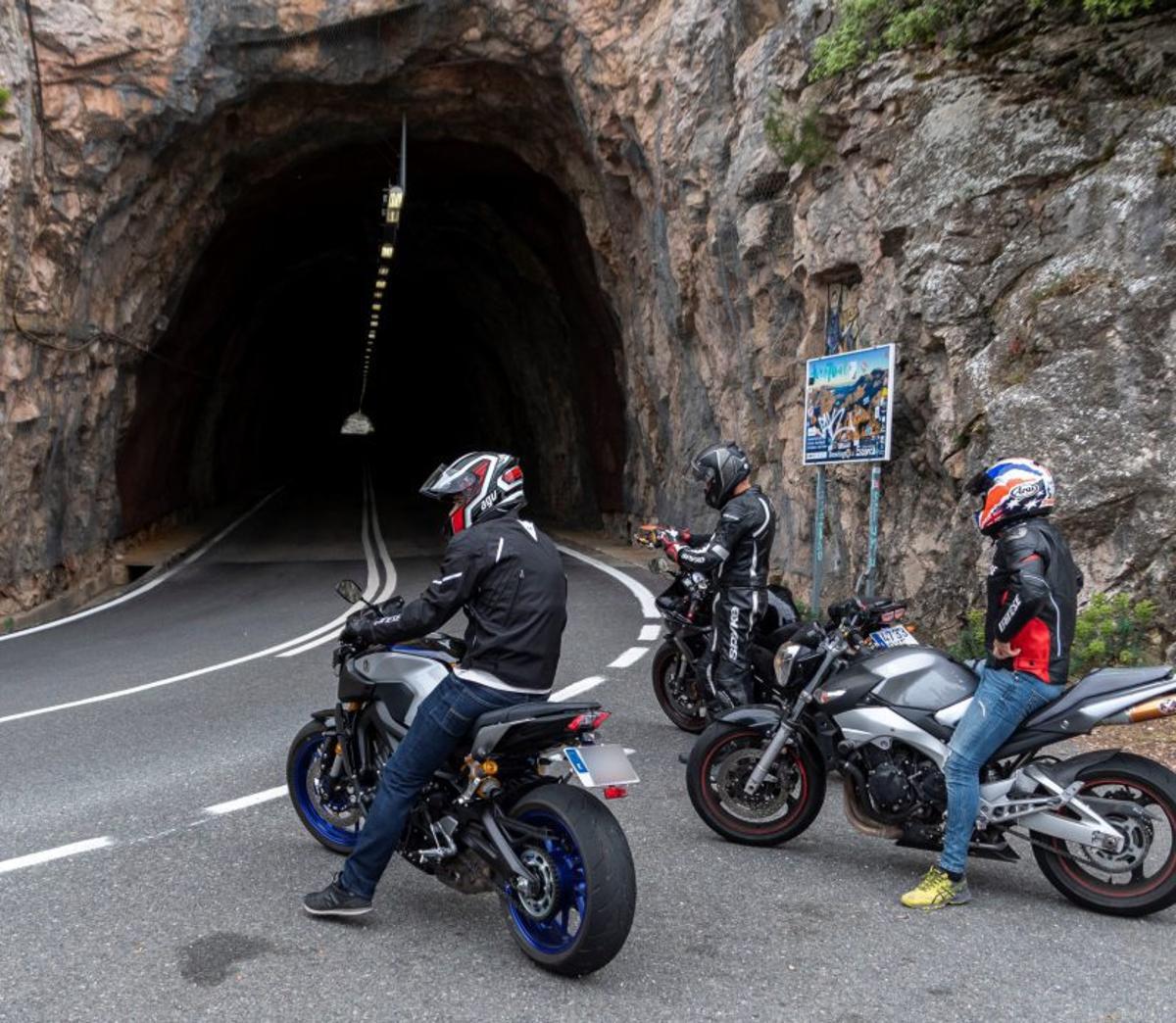 Urlauber am Aussichtspunkt.