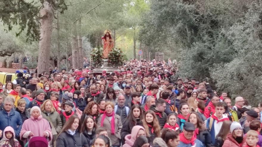 La Santa de Totana baja de su santuario acompañada por 10.000 fieles