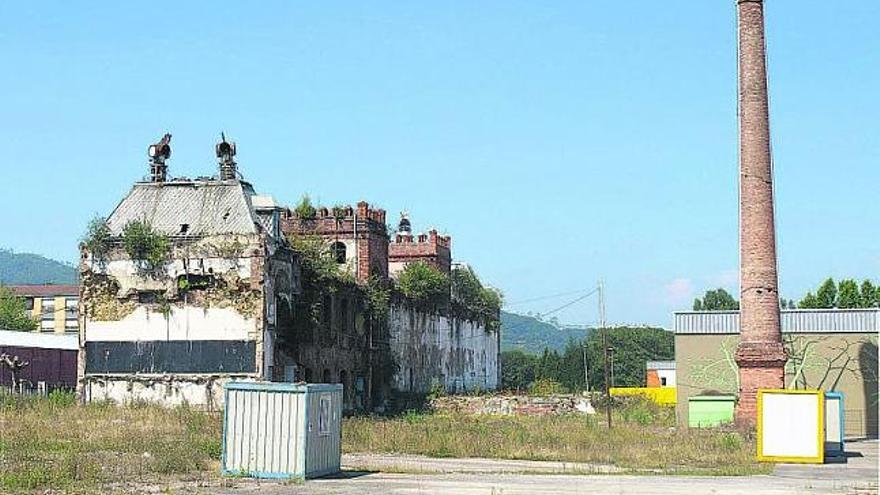 La fábrica de cerveza El Águila Negra, en Colloto./ franco torre