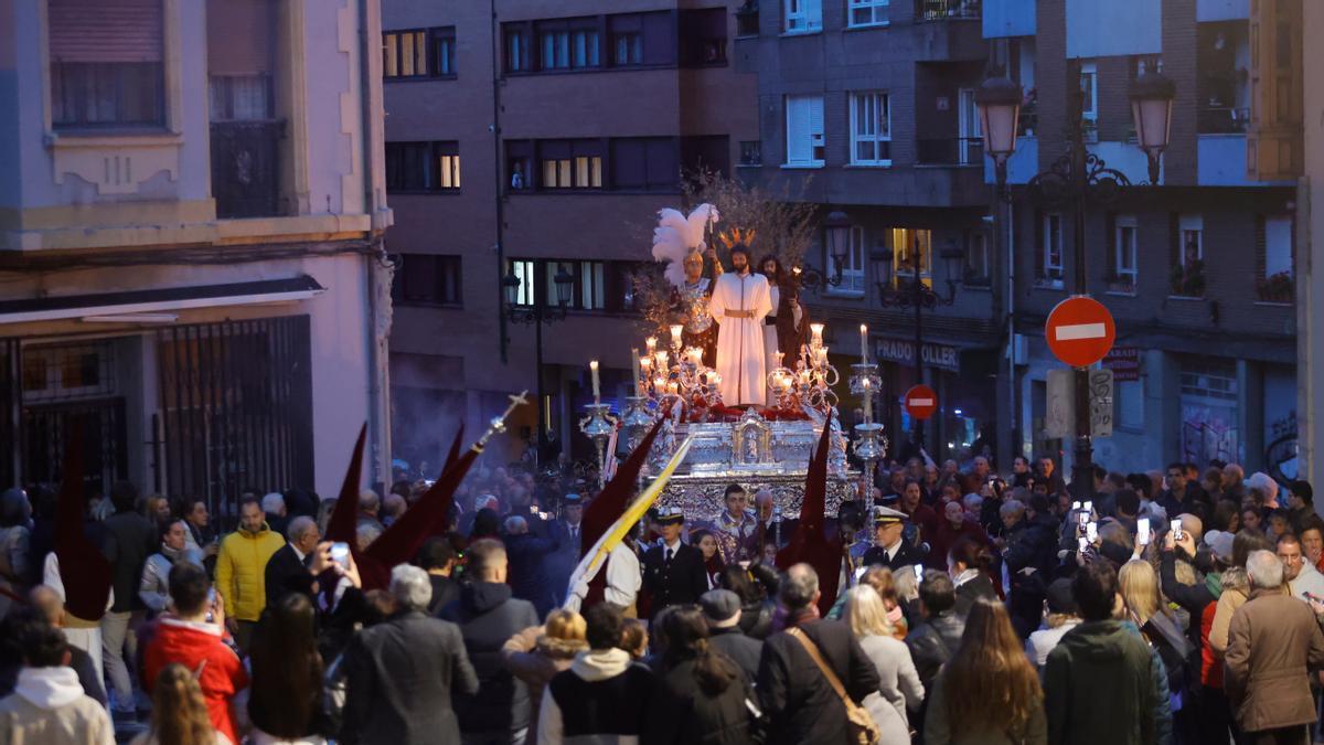 SEMANA SANTA EN OVIEDO | La muralla calienta para el Prendimiento - La ...