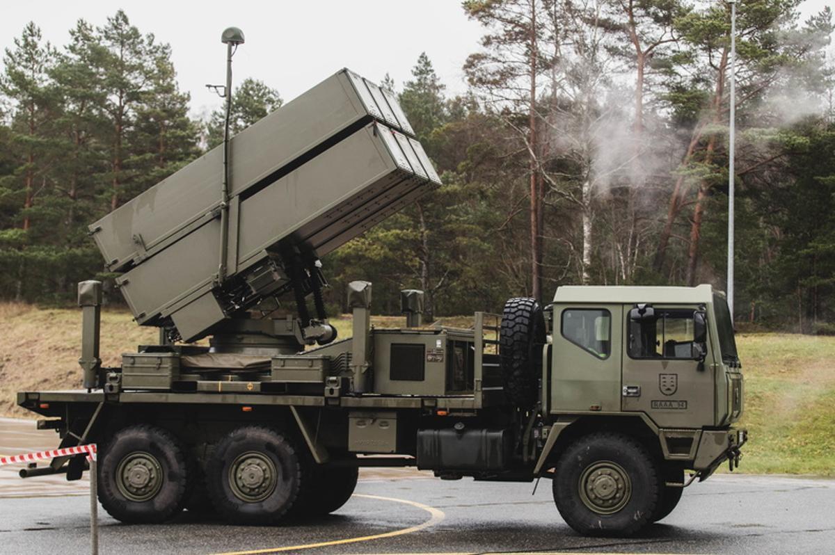 Un sistema Nasams de defensa antiarérea a bordo de un camión del Ejército de Tierra español en Estonia.