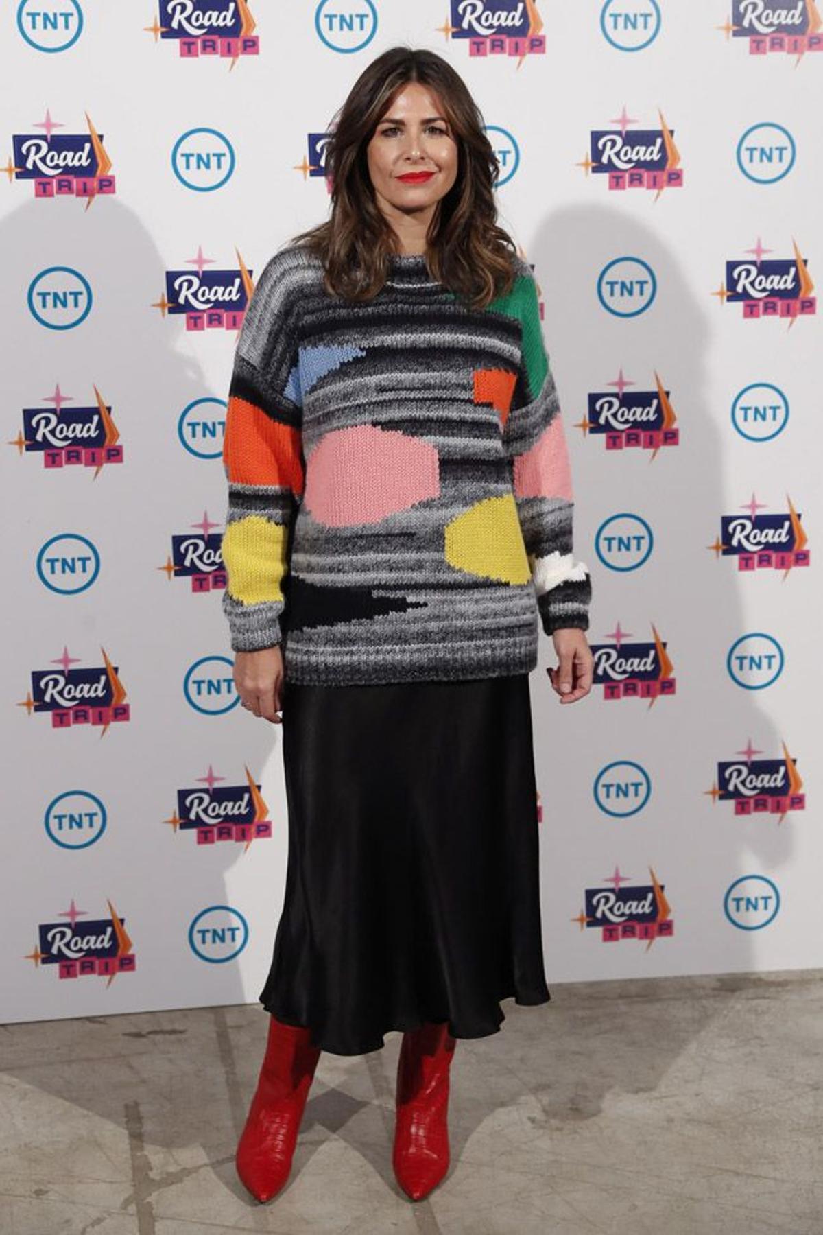 Nuria Roca combina un jersey con falda midi para un “lookazo” de invierno -  Woman