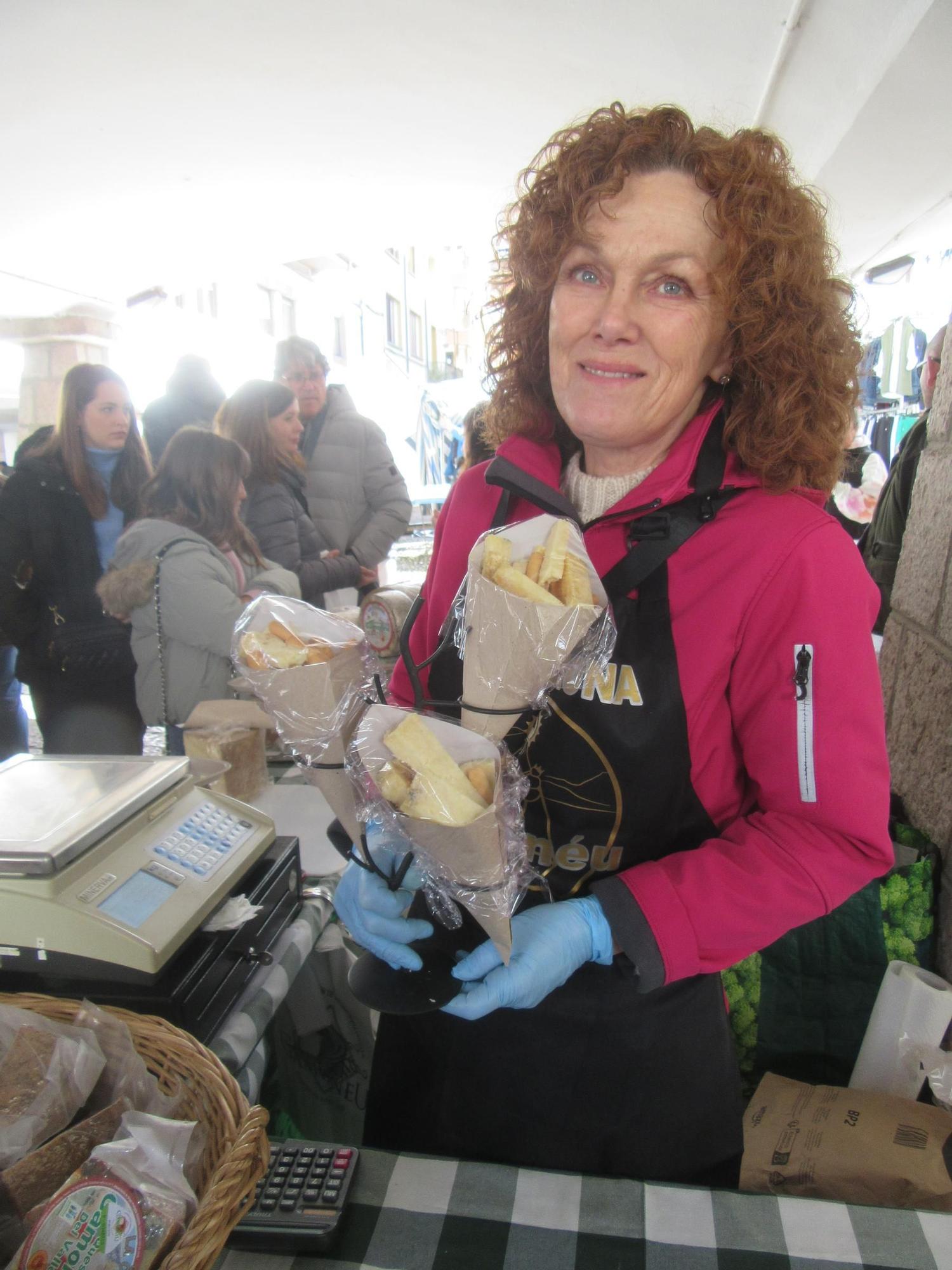 El mercado semanal de Cangas de Onís, a rebosar