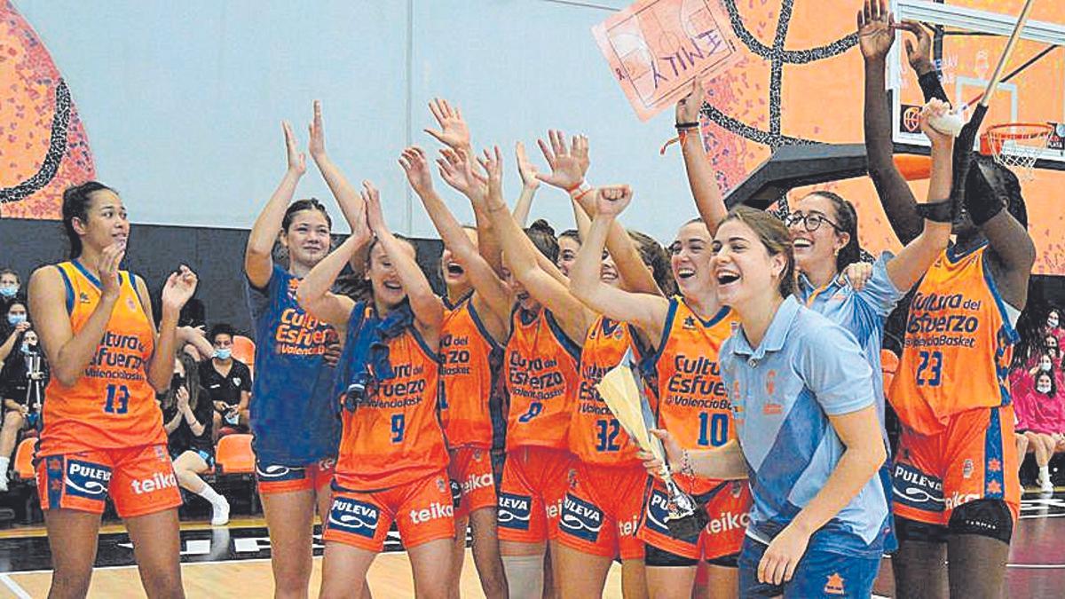 Las campeonas júnior de Valencia Basket