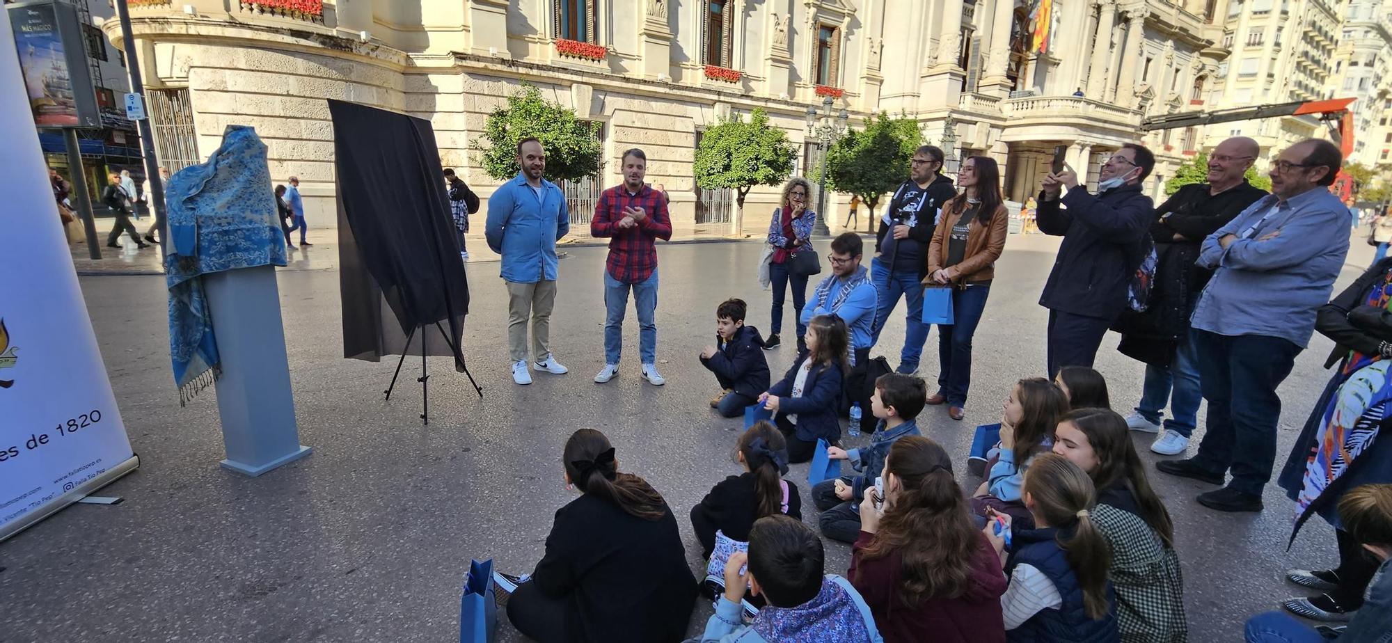 Presentación de la falla Reina-Paz infantil para la Sección Especial