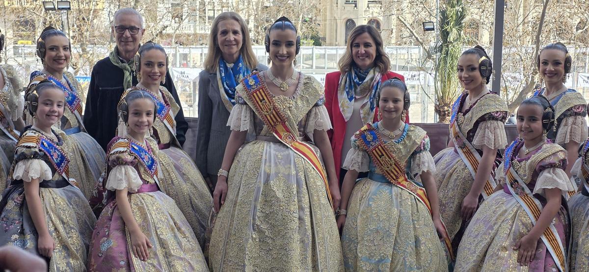 La última foto con la comitiva