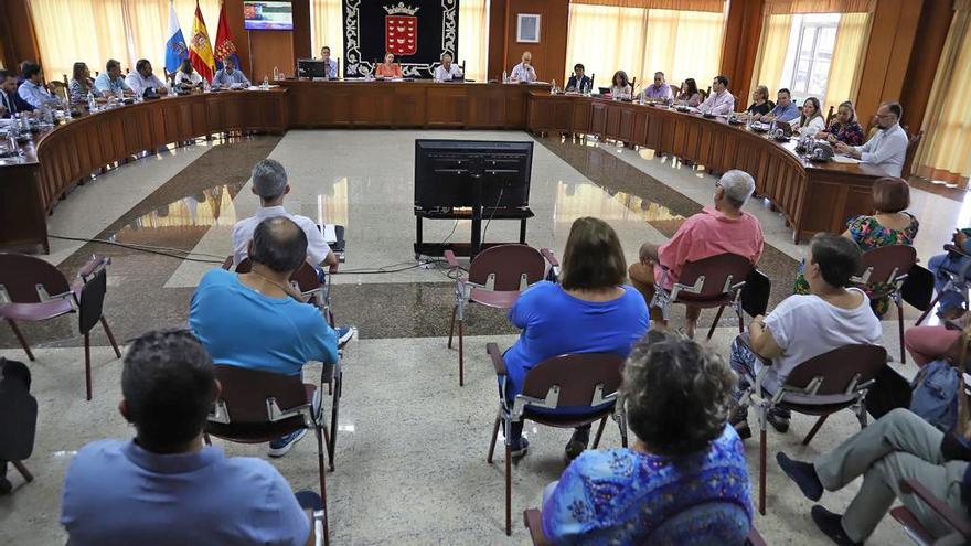 Pleno celebrado este lunes en el Cabildo de Lanzarote.