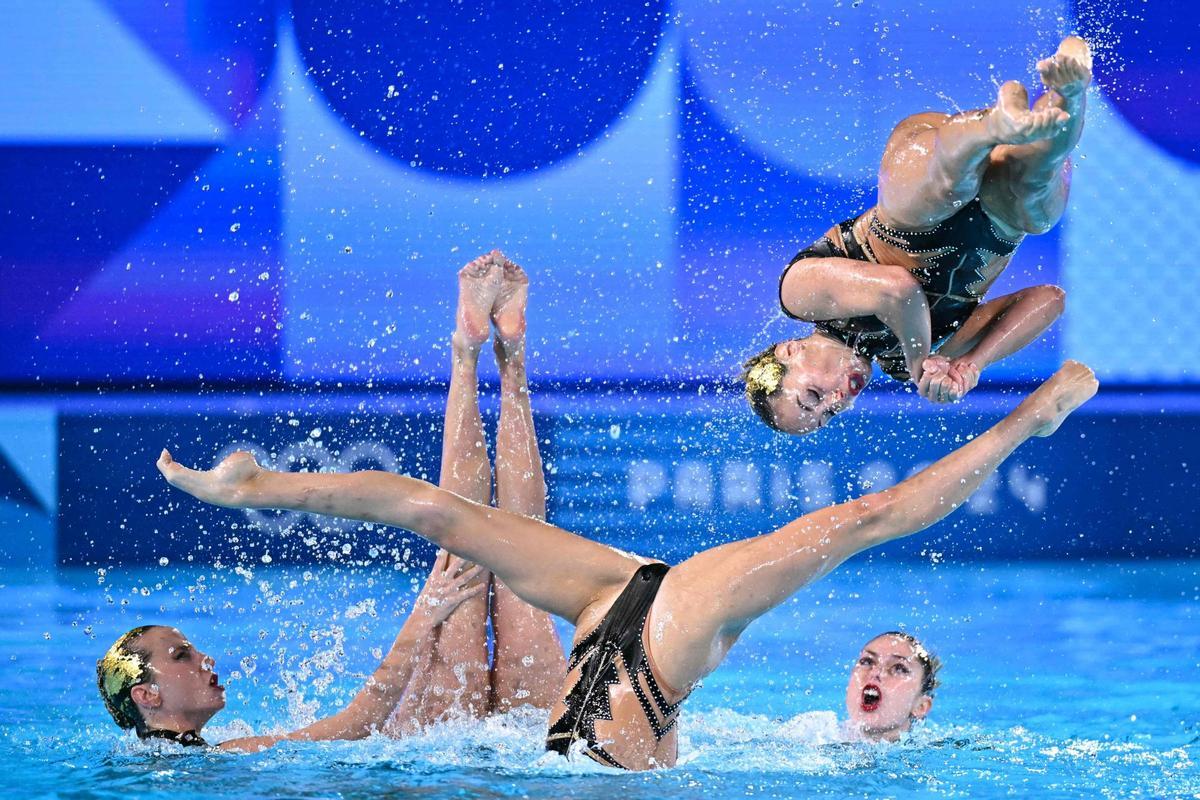 España da el gran salto y regresa con el bronce al Olimpo de natación artística. El equipo español de natación artística se luce en la definitiva rutina acrobática y logra la medalla de bronce, el primer metal en la disciplina desde Londres 2012.