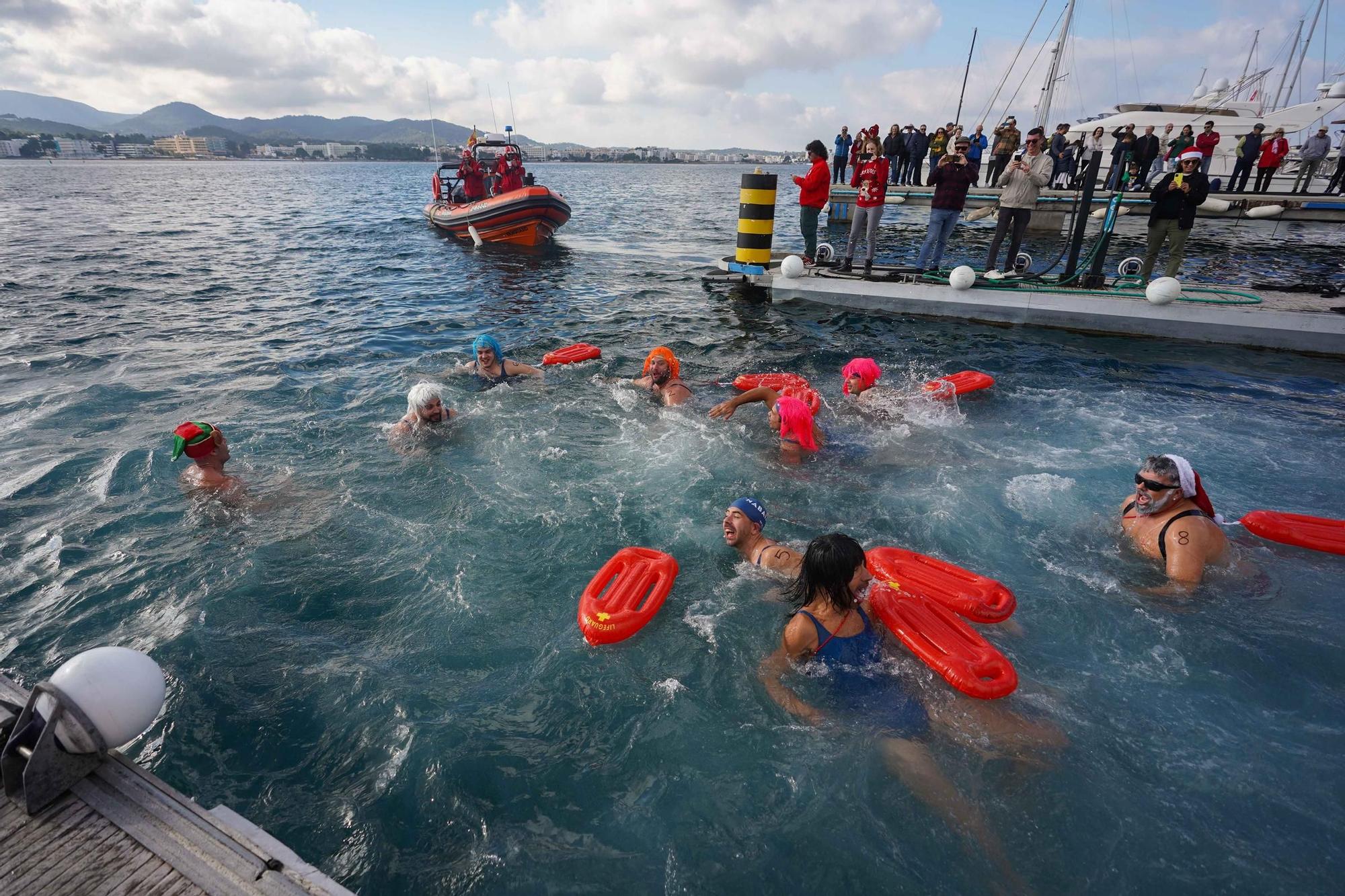 Todas las imágenes de la Copa de Nadal de natación en Ibiza