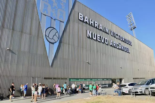 El inicio de la venta libre para el Córdoba CF-Real Betis en imágenes