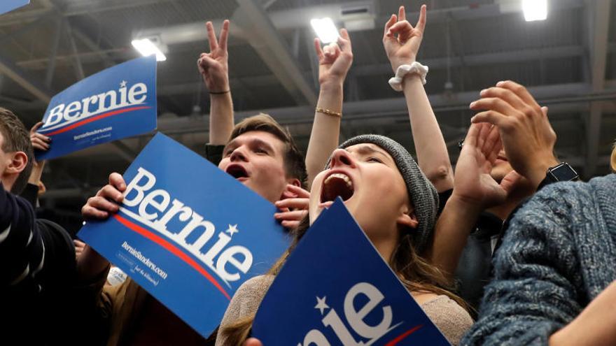 Sanders y Trump convocan a las masas en el cierre de campaña en New Hampshire