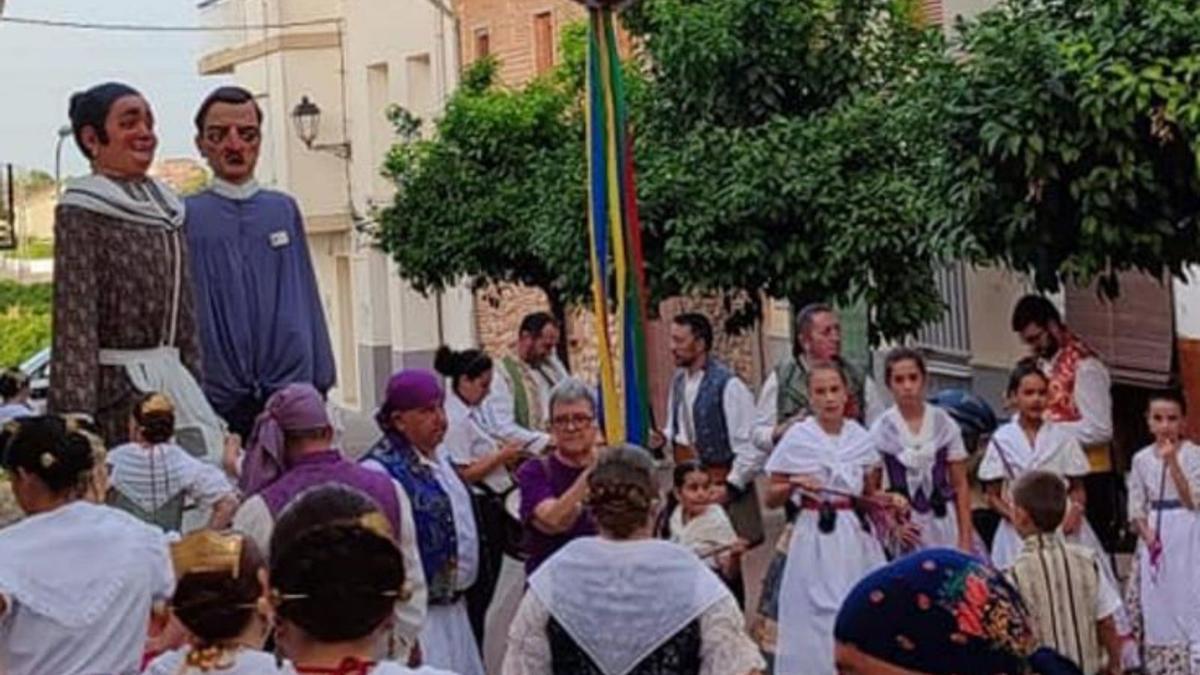 Festes i Tradicions La comarca torna a celebrar amb devoció i tradició la processó del Corpus Christi | NATXO FRANCÉS