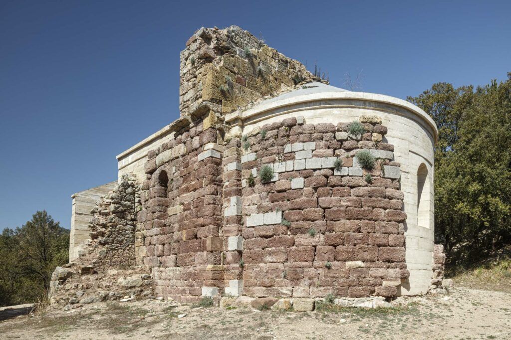 GALERIA: L’església de Sant Cristòfol dels Horts a Albanyà reneix de la ruïna i l’abandó