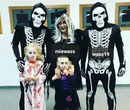 Wass junto a su familia