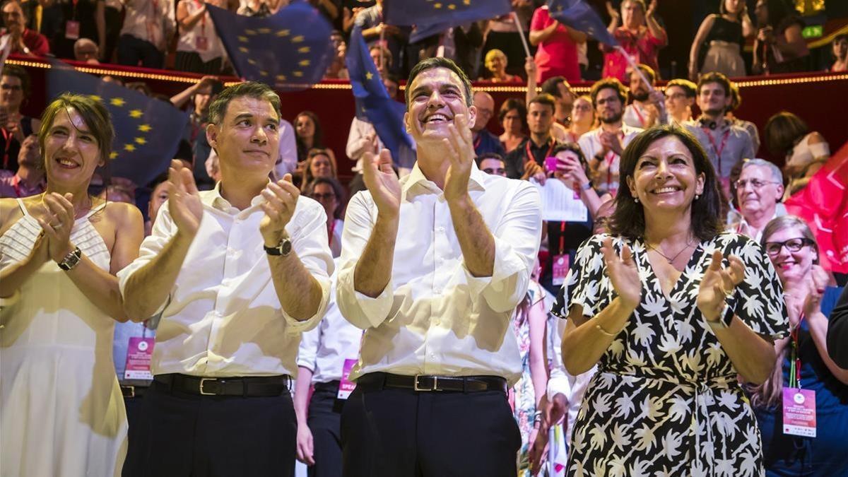 Pedro Sánchez, entre Olivier Faure y Anne Hidalgo, este viernes, 29 de junio, en París.