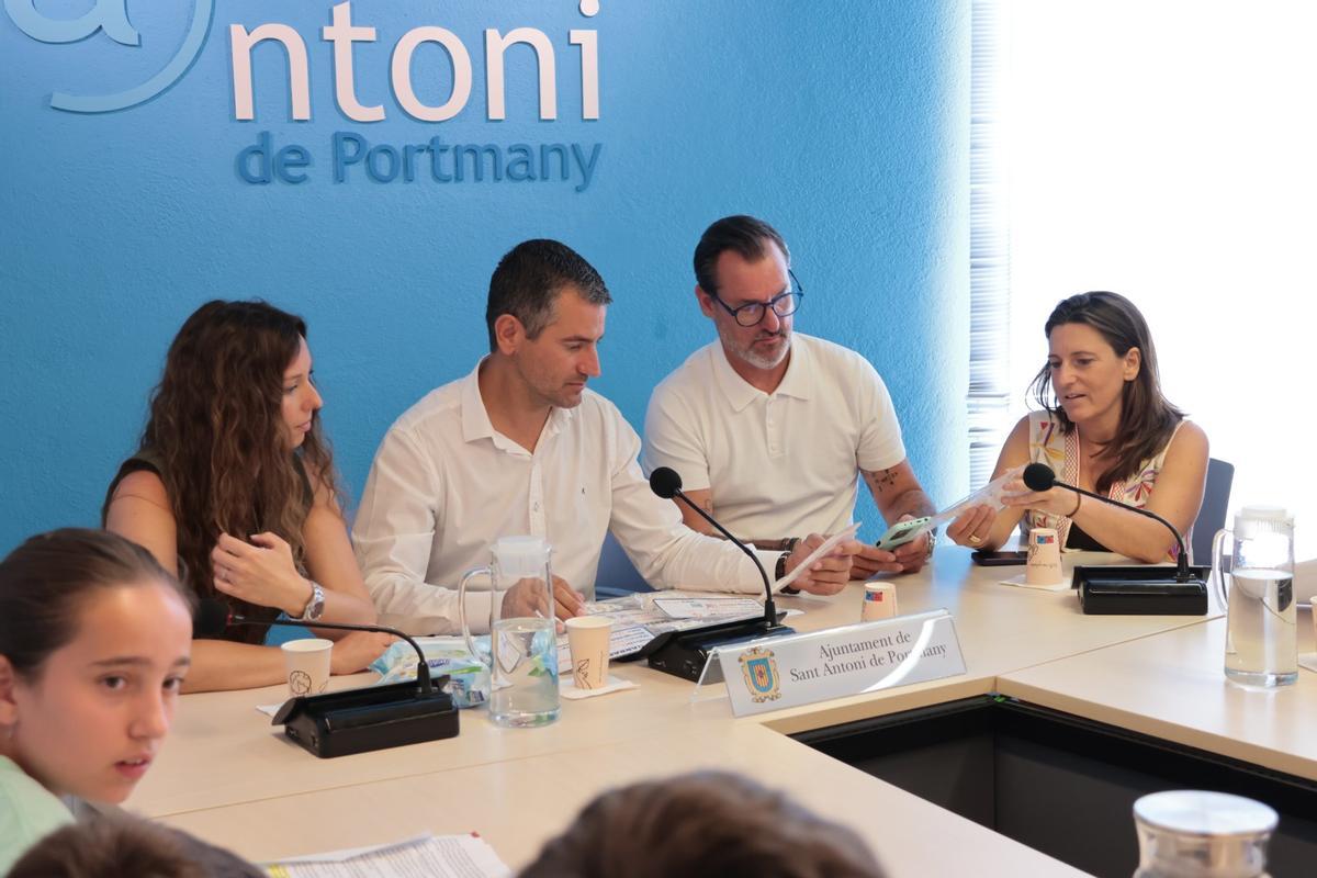 La visita de los alumnos en el Ayuntamiento de Sant Antoni
