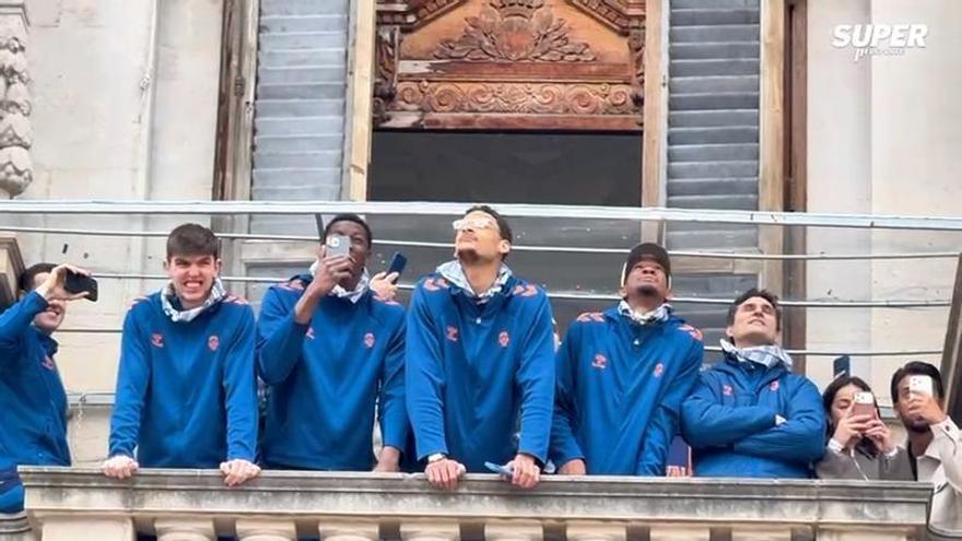 Así han vivido la mascletá los jugadores del Valencia Basket ¡Atención a sus caras!