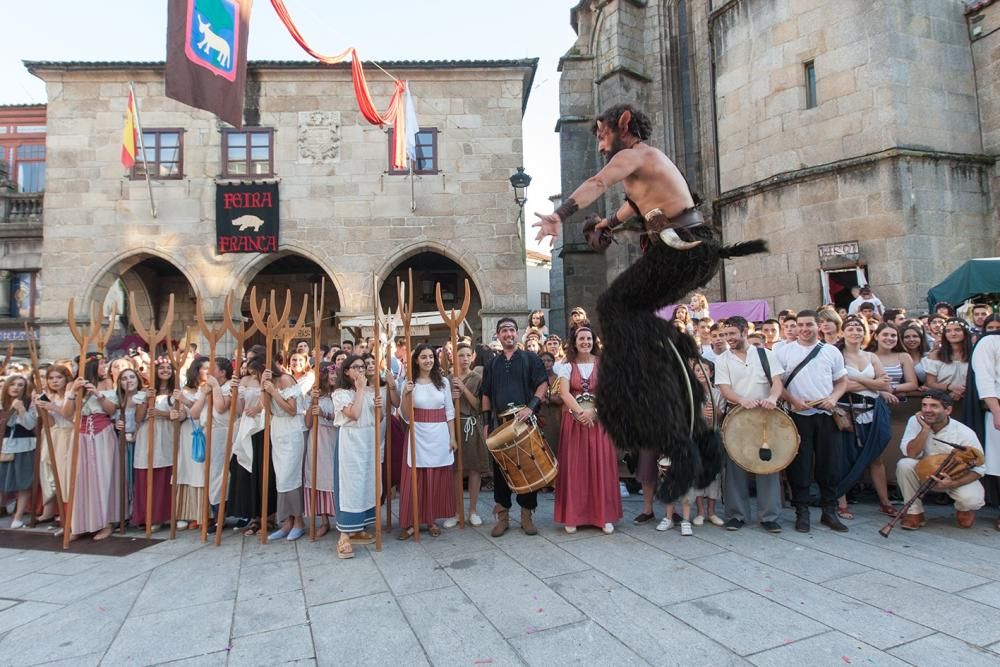 Abarrote en la Ciudad de los Caballeros en su viaje al Medievo