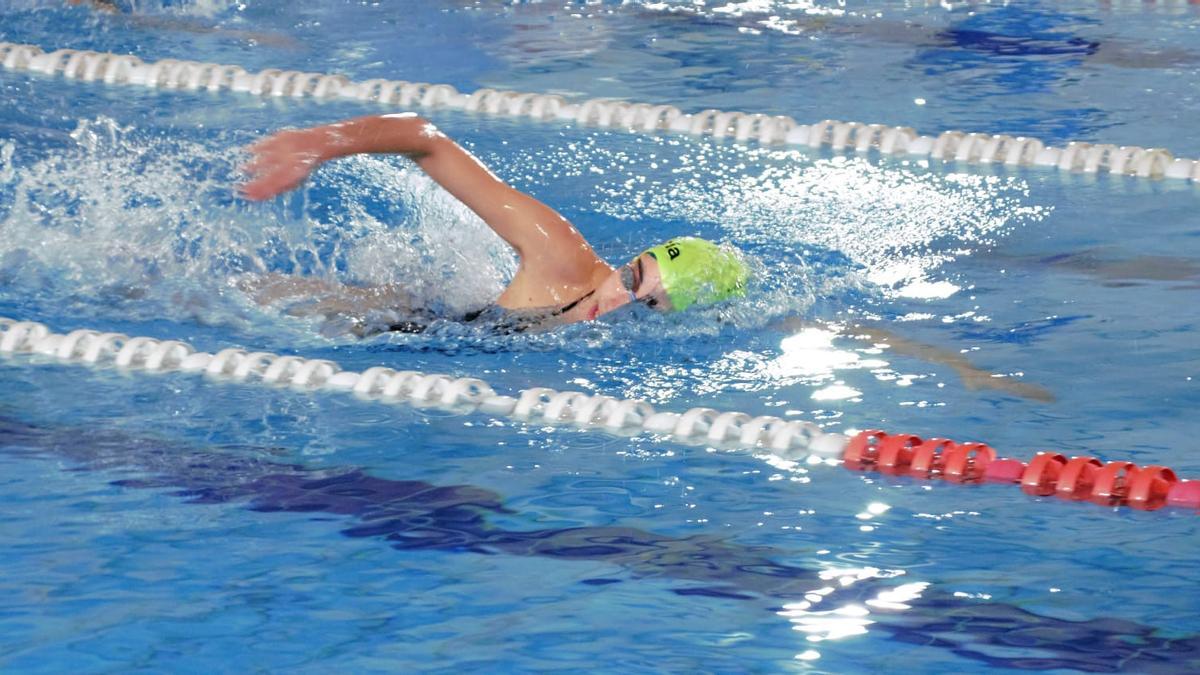 La piscina de Vilagarcía acoge la primera competición oficial de su historia con la Liga Gallega de salvamento