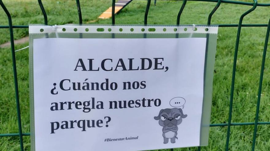 El cartel que se puede ver en el parque El Puentín. | firma