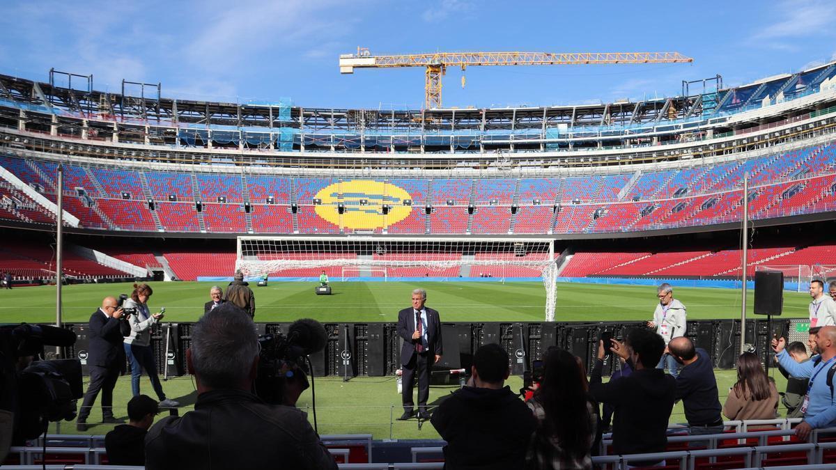 El president del FC Barcelona, Joan Laporta, durant una roda de premsa a l'interior de l'Spotify Camp Nou després d'un entrenament del primer equip masculí amb 21.795 espectadors