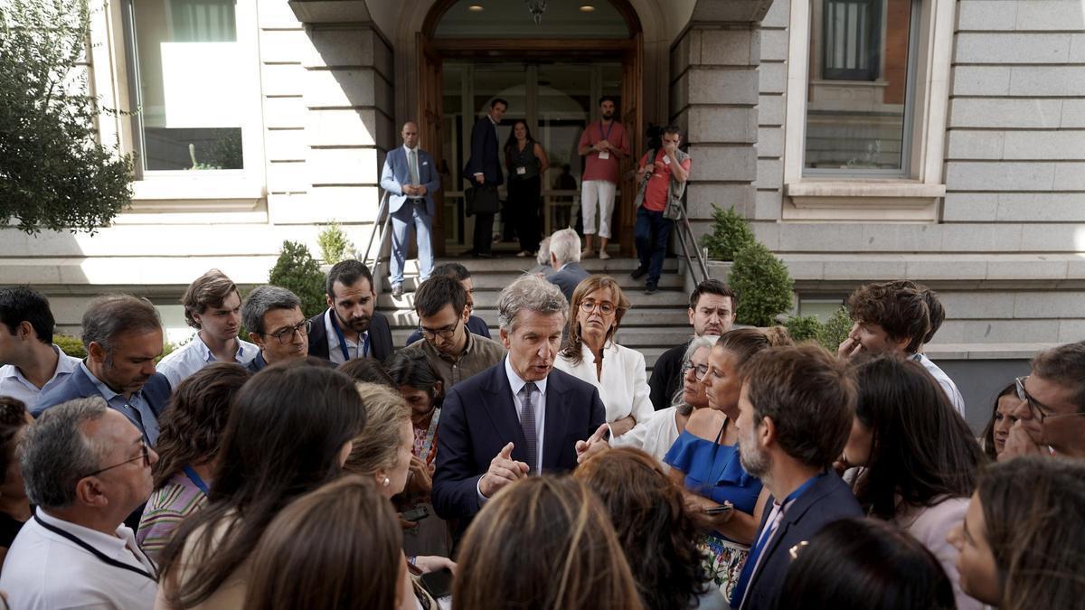 El PP combate el triunfalismo económico del Gobierno con un plan general para rebajar el coste de la vida